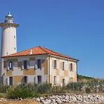 Comfortable Villa Close To The Beach